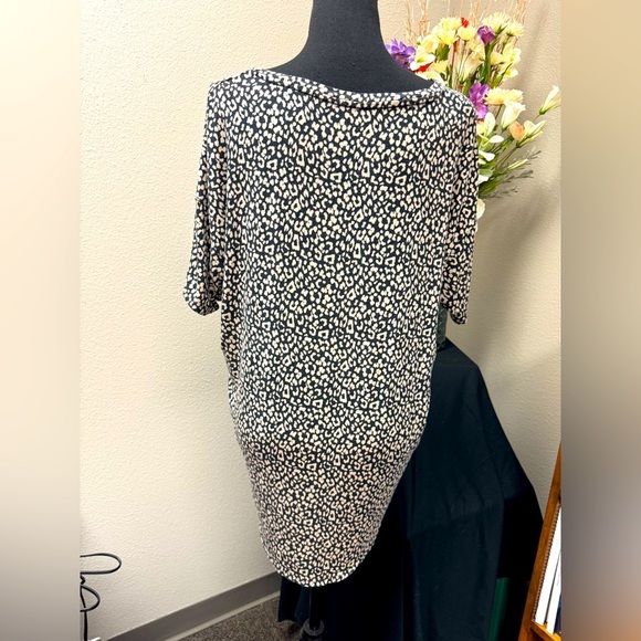 American Eagle Outfitters Black/Beige chic Relaxed Fit Top size Medium - Picture 4 of 8